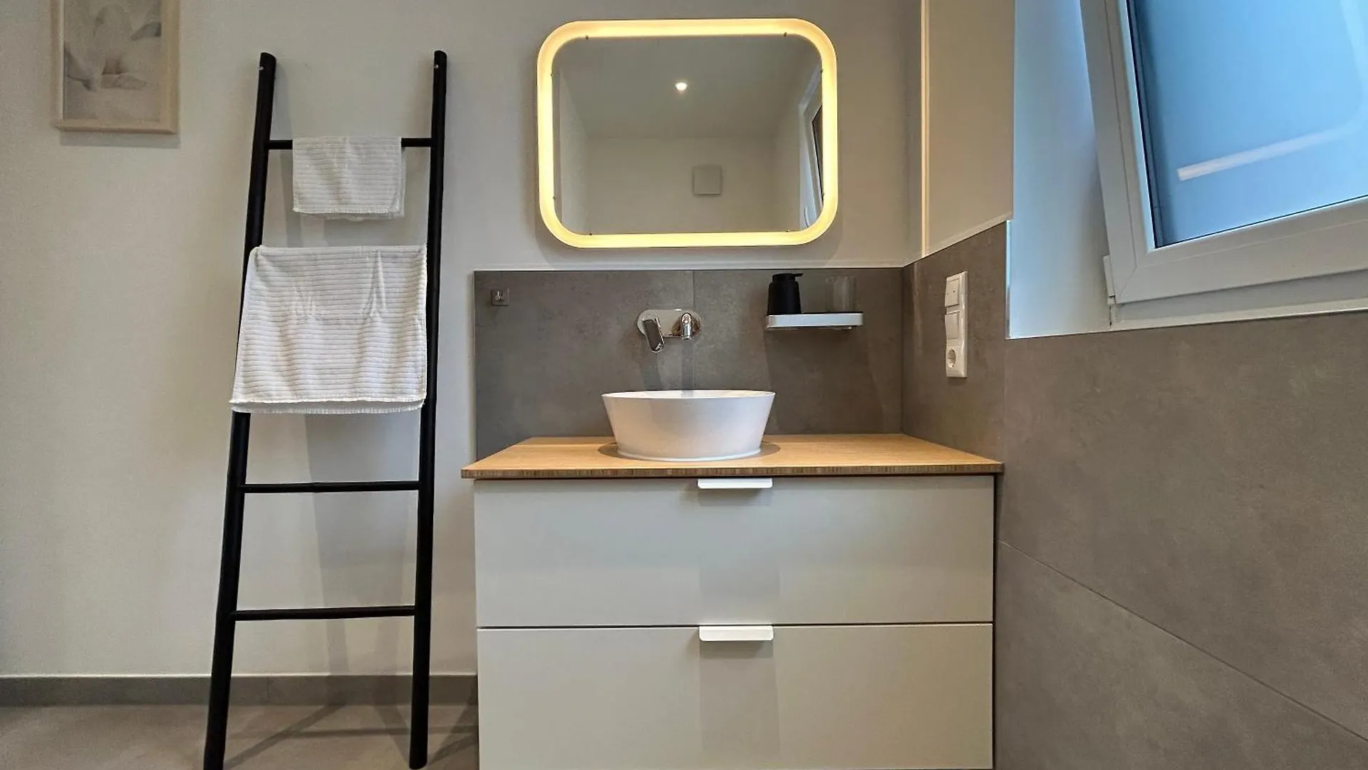 Neues Modernes Dachgeschossloft Naehe Zentrum Uni Messe Hannover 0*,  Germania