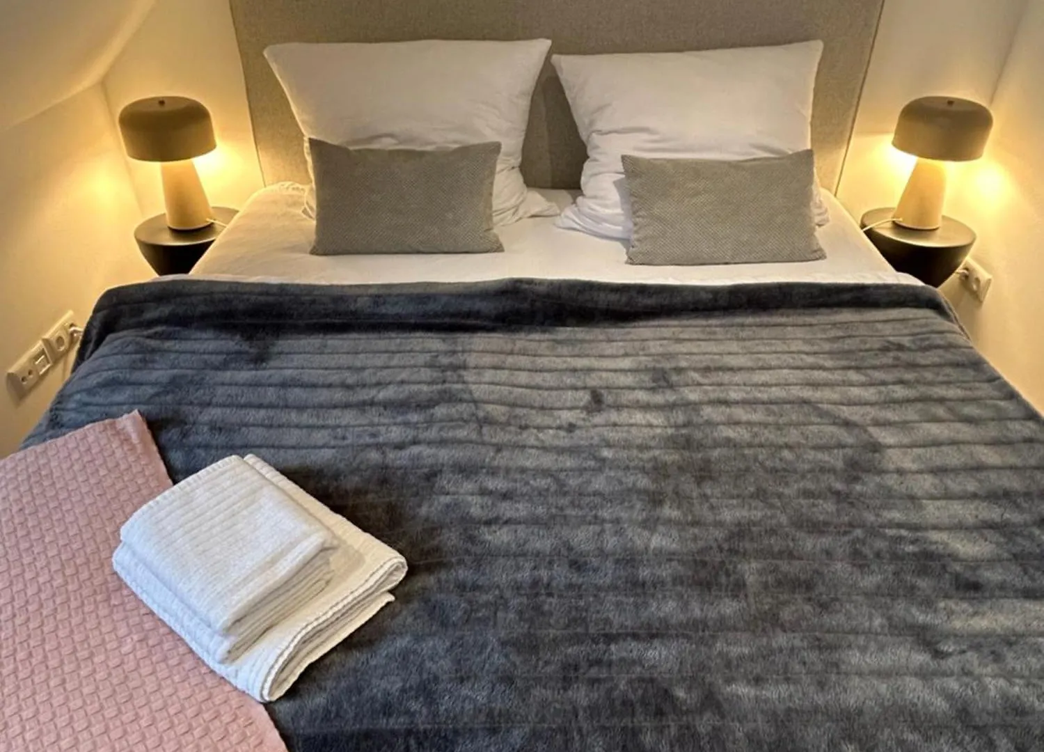 Neues Modernes Dachgeschossloft Naehe Zentrum Uni Messe Hannover