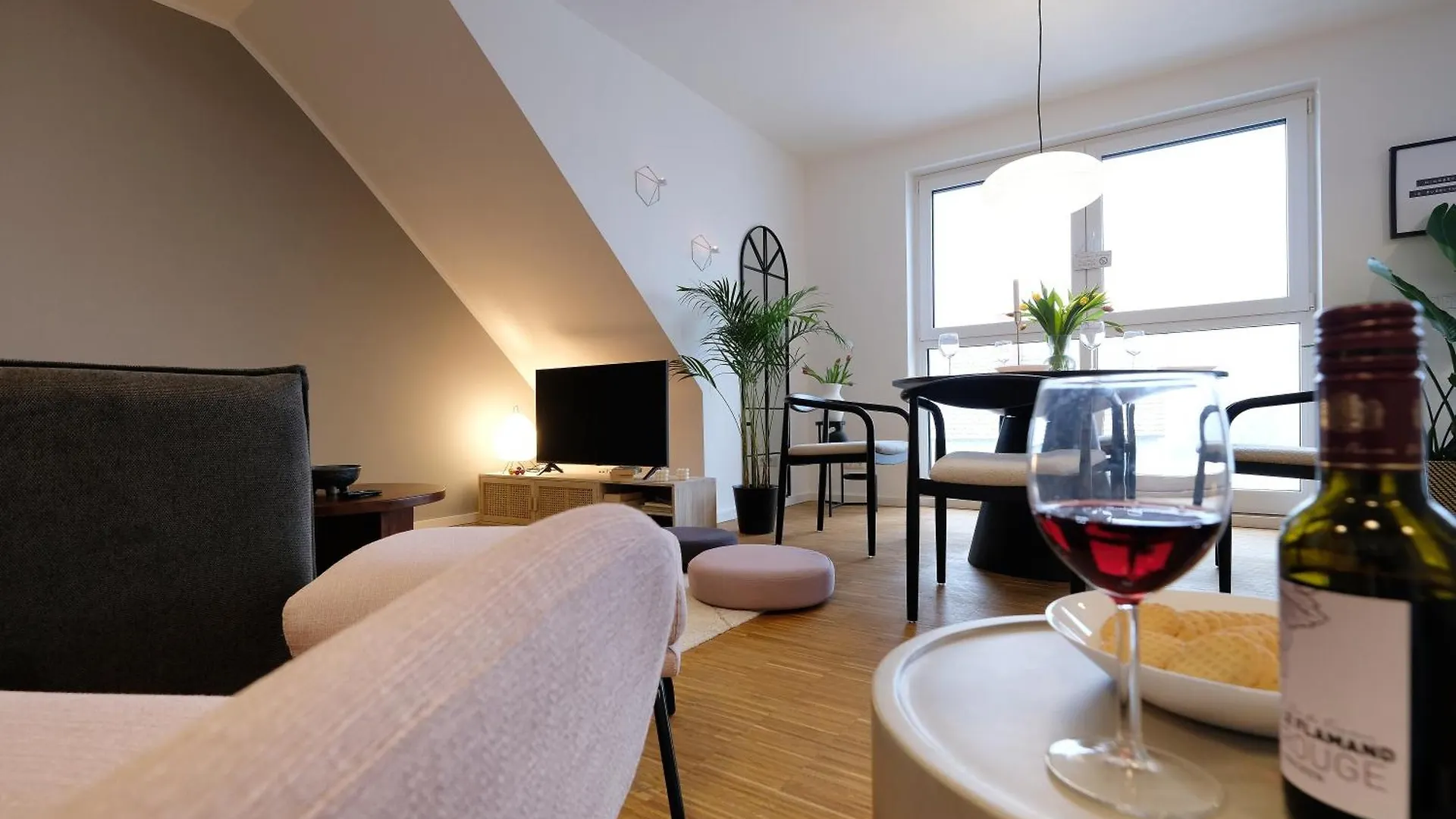 Neues Modernes Dachgeschossloft Naehe Zentrum Uni Messe Hanôver