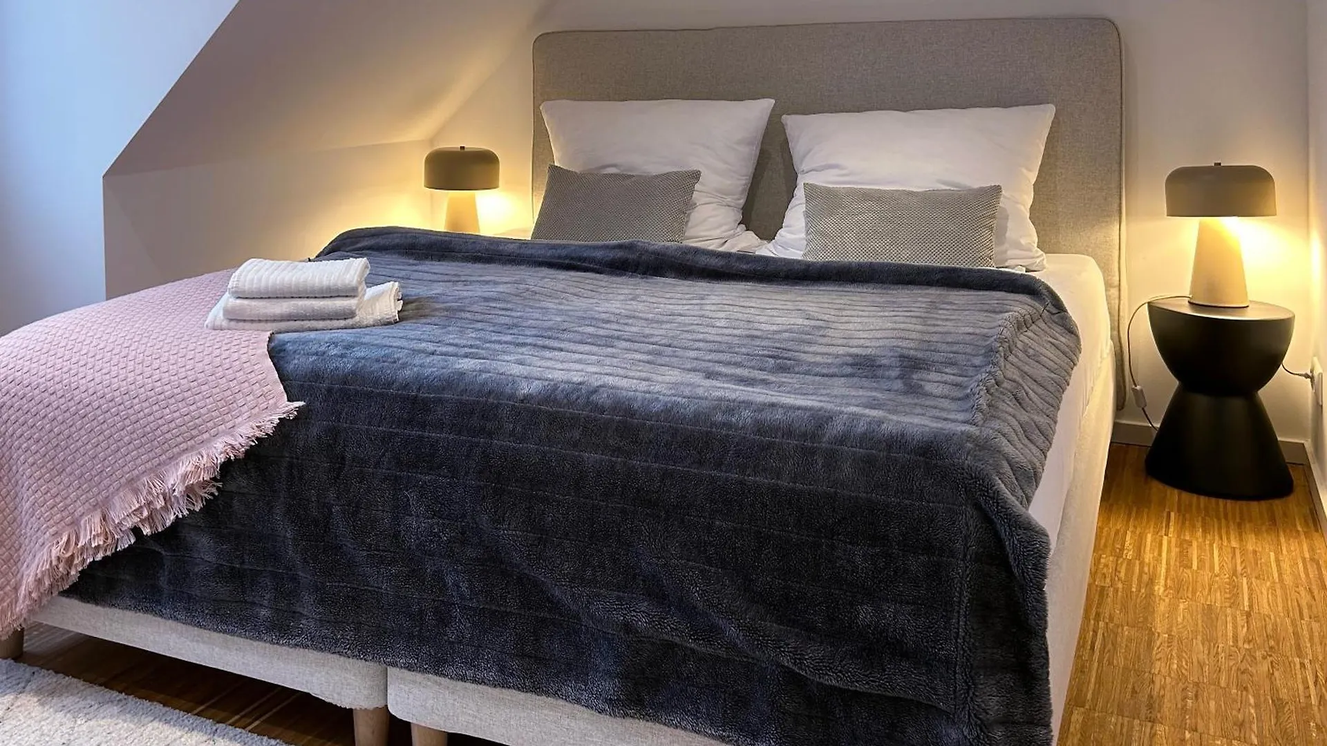 Neues Modernes Dachgeschossloft Naehe Zentrum Uni Messe Hanôver Apartamento